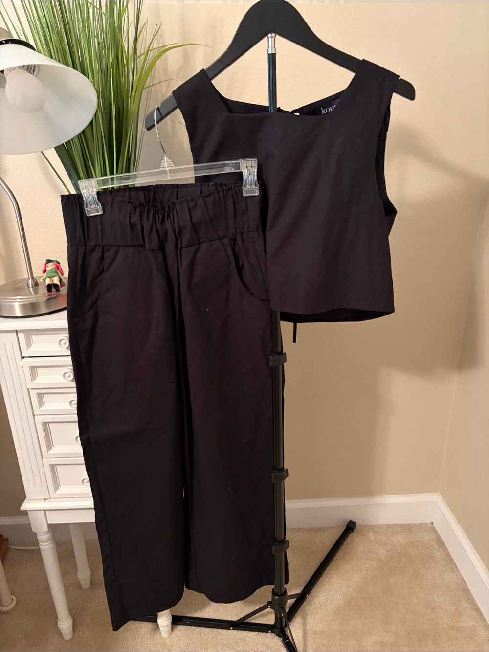 Kourt Women's Black Cropped Top & Wide-Leg Pants Set